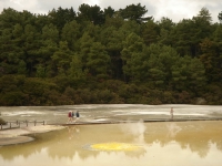 色彩豐富的氧化物及元素令懷奧他普地熱公園的香檳池成為一攝影焦點。